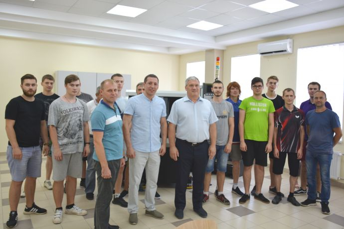 Лабораторія «Прикладної механіки» в Економіко-технологічному інституті ім. Роберта Ельворті поповнився сучасним верстатом з ЧПК від партнерів компанії «Гідросила»